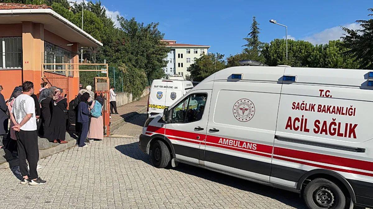 Başakşehir'de okulda bıçaklı kavga: Yaralı öğrenciler var! Valilikten açıklama