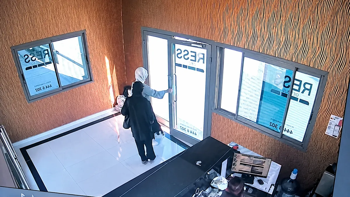 Başakşehir'de eve maymuncukla giren 2 kadın, metal dedektörüyle yeni evli çiftin altınlarını çaldı