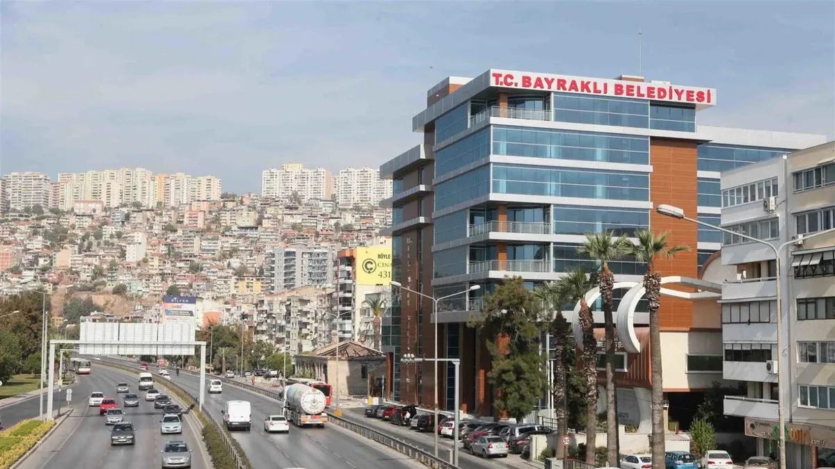 Bayraklı Belediyesi'ne operasyon! Eski Başkan Serdar Sandal gözaltında: 20 milyonluk kamu zararı