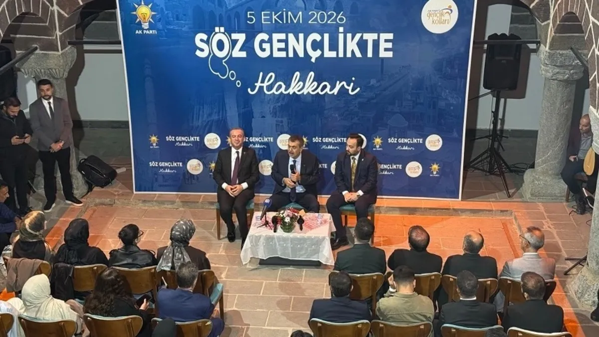 Bakan Tekin Hakkâri'de gençlerle buluştu! Meydan Medresesi'nde renkli anlar