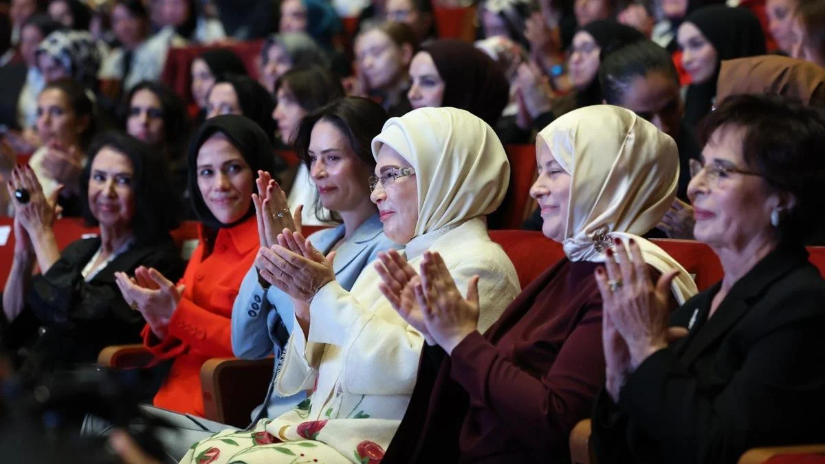 Emine Erdoğan GİF 2027 sezon açılışında: "281 binden fazla genç kız bu kapıdan geçti"