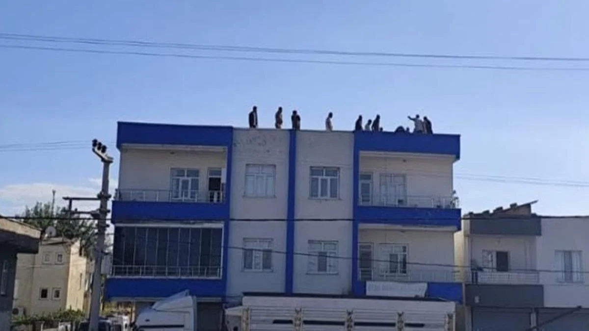 Diyarbakır'da feci olay: Elektrik akımına kapılan usta öldü, 2 çırağı ağır yaralandı