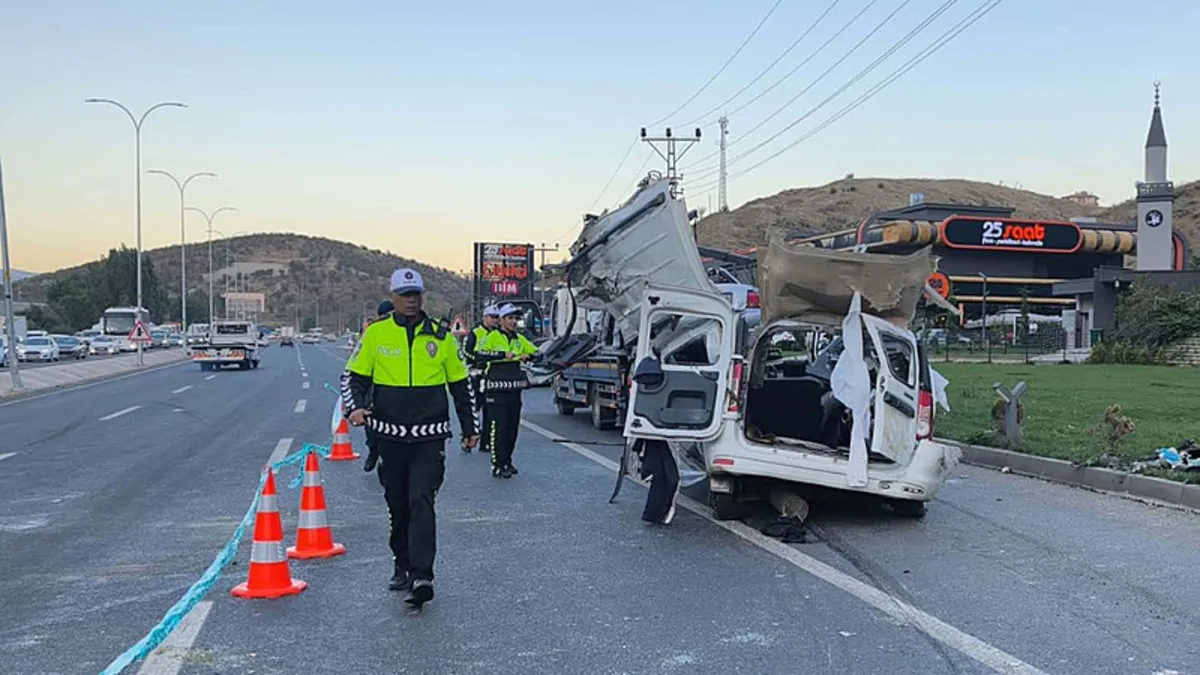 Ankara’da takla atan otomobil karşı yönden gelen araçla çarpıştı: 2 ölü, 2 yaralı!